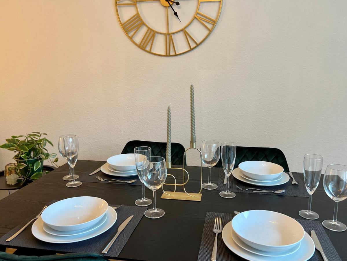 Design Apartment Mit Balkon - Kueche - Netflix Essen Zewnętrze zdjęcie