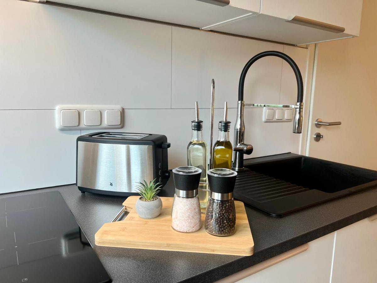 Design Apartment Mit Balkon - Kueche - Netflix Essen Zewnętrze zdjęcie
