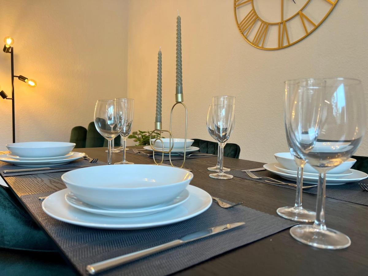 Design Apartment Mit Balkon - Kueche - Netflix Essen Zewnętrze zdjęcie
