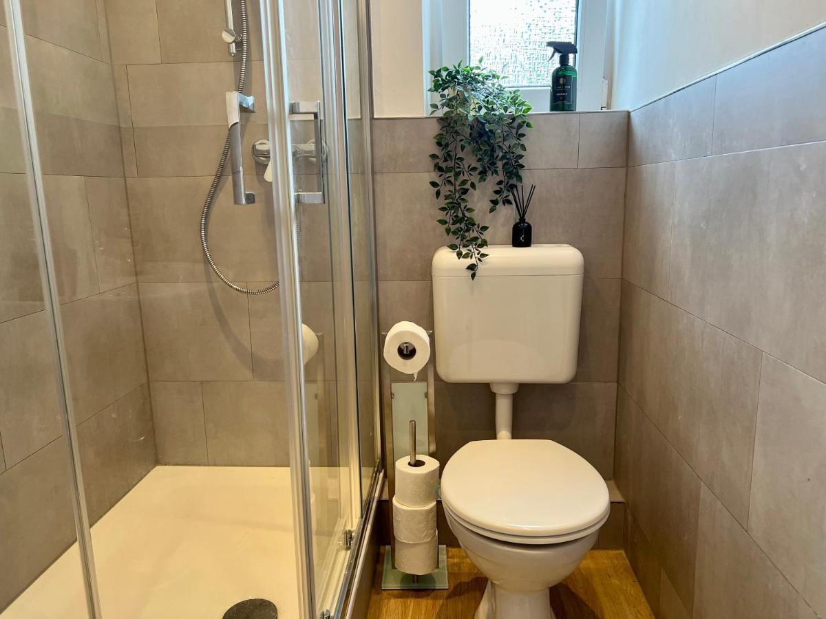Design Apartment Mit Balkon - Kueche - Netflix Essen Zewnętrze zdjęcie